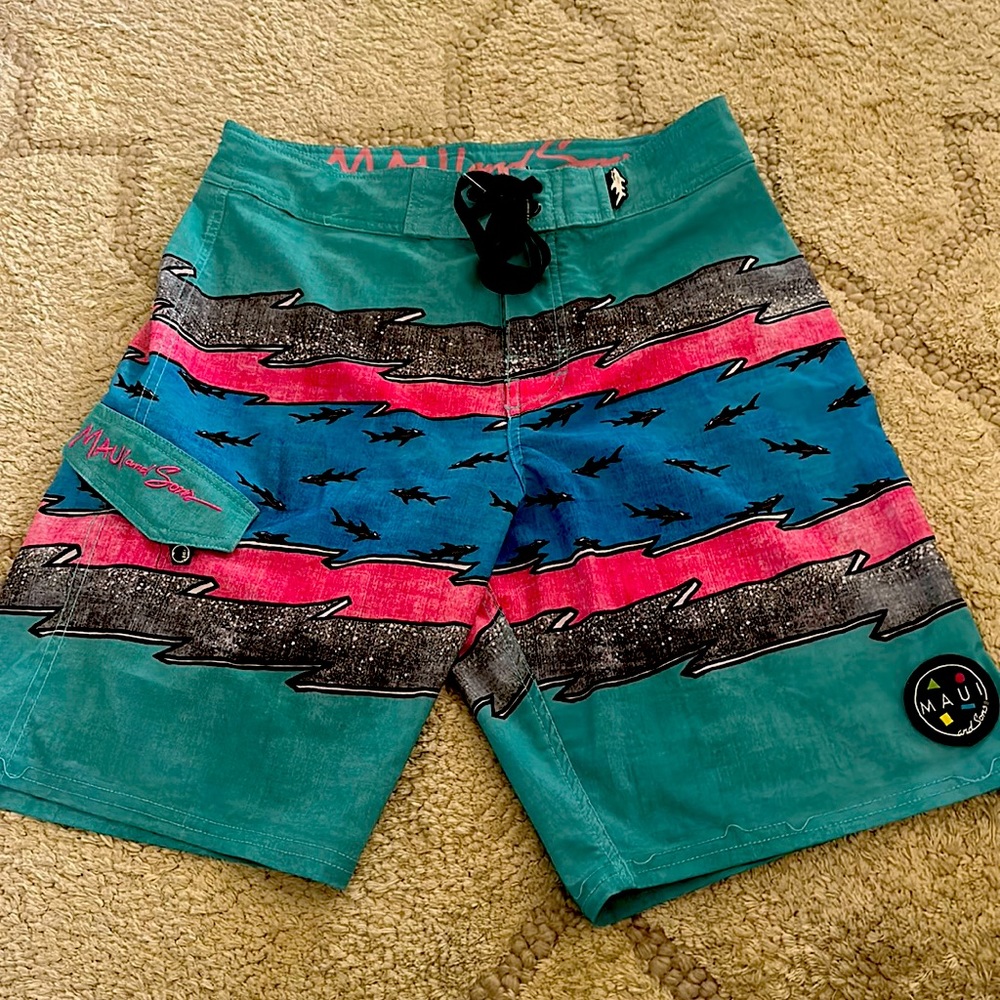 Maui & sons men’s bathing/board shorts. Perfect condition. Fast dry trendy